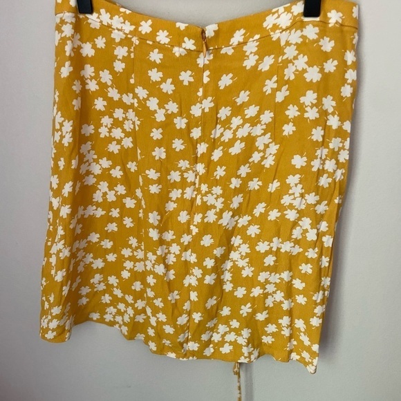 REVOLVE Capulet Suzie Skirt in Lucky Floral Size Medium - Picture 6 of 9